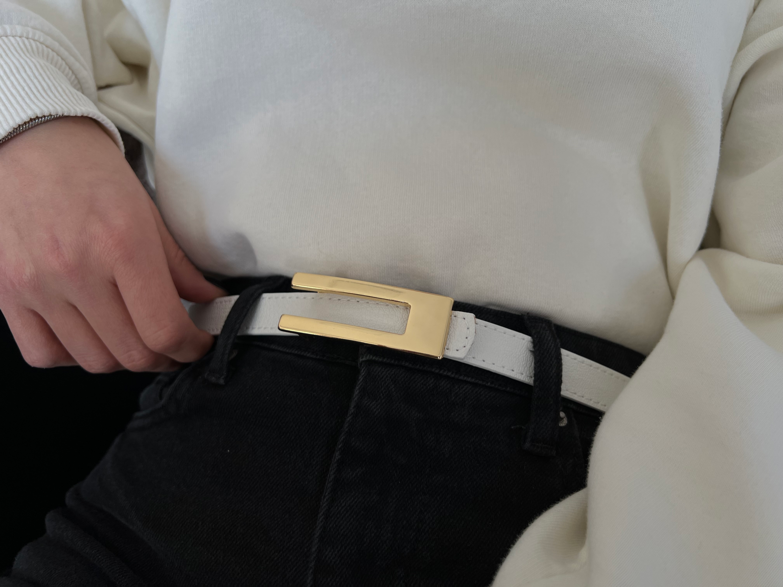 FIO10252 Thin Women's Belt With Design Buckle - Image 1