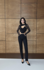 Jeans With Straight Leg And Buttoned Closure - Image 2