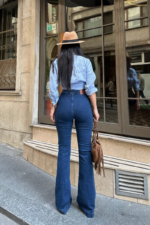 Jeans With Flare Leg And High Waist - Image 3