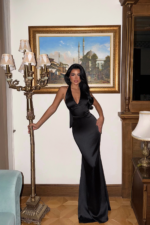 Velvet Royale Γυναικείο Satin Maxi Φόρεμα Halter - Image 2